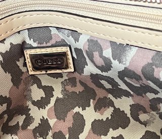 Bolso Guess rosa y beige