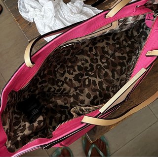Bolso Guess rosa y beige