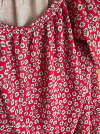 Blusa roja floral manga corta