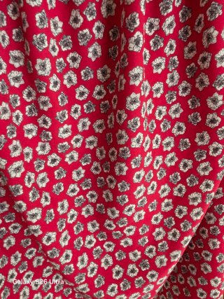 Blusa roja floral manga corta