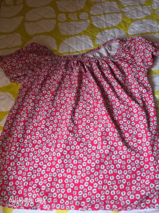 Blusa roja floral manga corta