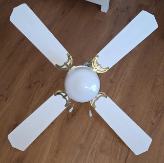 Lámpara Ventilador. Diámetro 104 cm. Alto 48 cm.