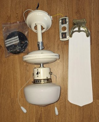Lámpara Ventilador. Diámetro 104 cm. Alto 48 cm.