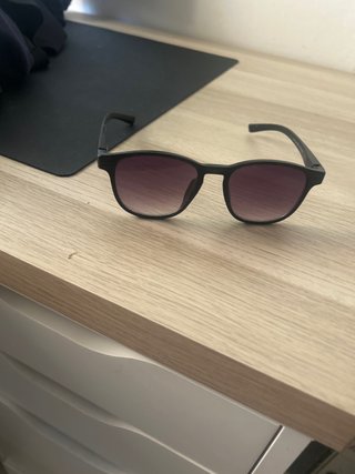 Gafas de sol negras y marrones