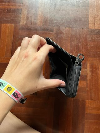 Cartera Stradivarius plateada efecto piel
