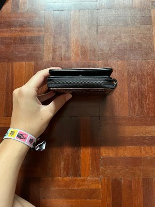 Cartera Stradivarius plateada efecto piel