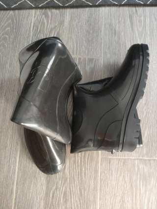 Botas de agua negras nuevas