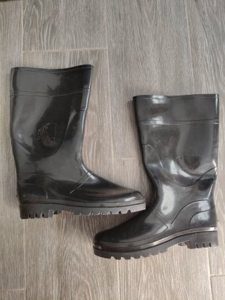 Botas de agua negras nuevas