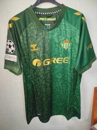 Camiseta Hummel Verde y Dorada Talla M.