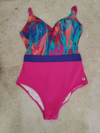 Bañador estampado tropical marca Carey  Talla 90C