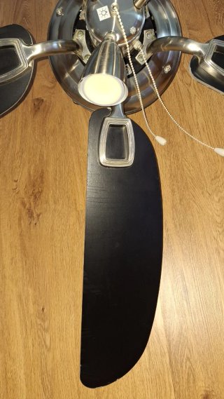 Lámpara Ventilador. Diámetro 77 cm. Alto 40 cm.