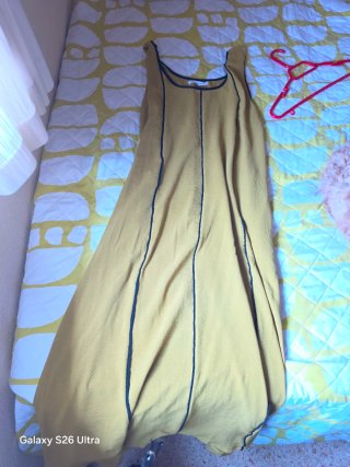 Vestido fluido mostaza y negro