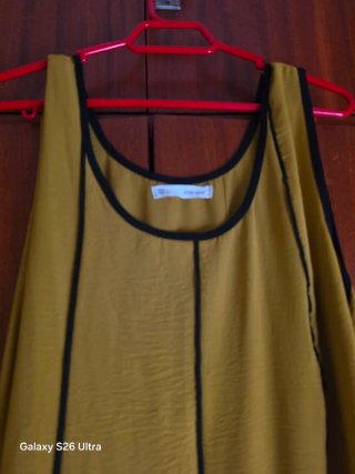 Vestido fluido mostaza y negro