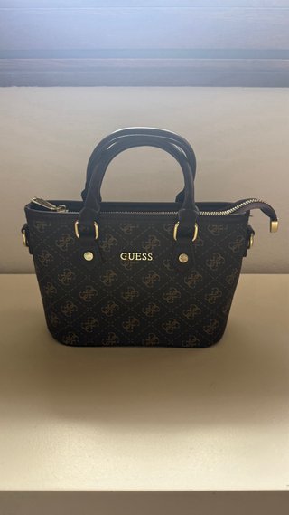 Bolso Guess Marrón y Negro