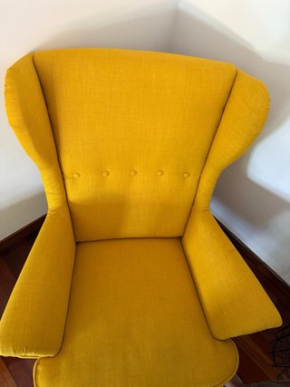 Butaca amarilla estilo clásico Ikea