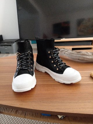 Botas de moda negras y blancas talla 38