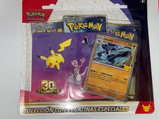 Pack Pokémon 30th Celebration Lucario con sobres