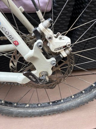 Bici Talla L Rueda 26. Cambio XT y frenos disco