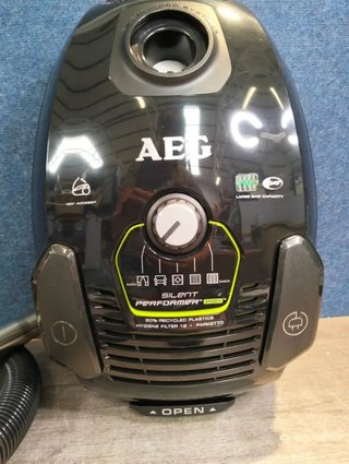 Aspiradora AEG SilentPerformer Green