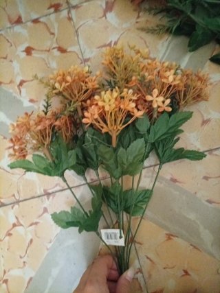 Ramo flores artificiales naranja y verde