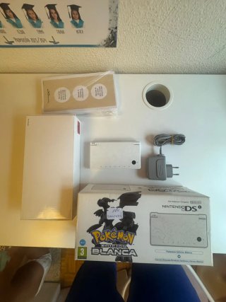Consola Nintendo DSi Edición Pokémon Blanca
