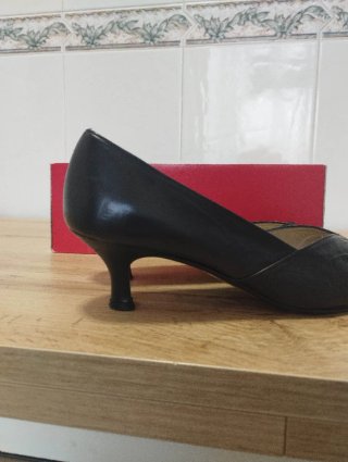 Scarpe da sera nere in pelle con tacco