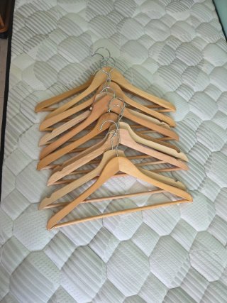 10 Perchas de Madera Natural
