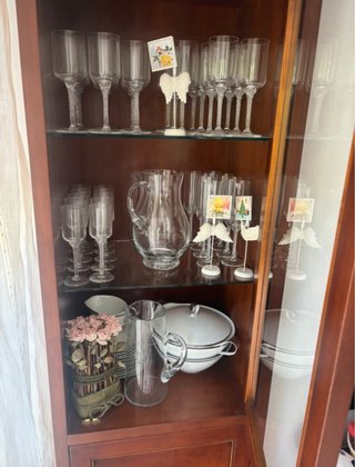 Vitrina de madera con cristal