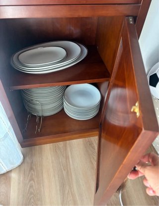 Vitrina de madera con cristal