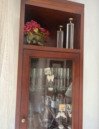 Vitrina de madera con cristal