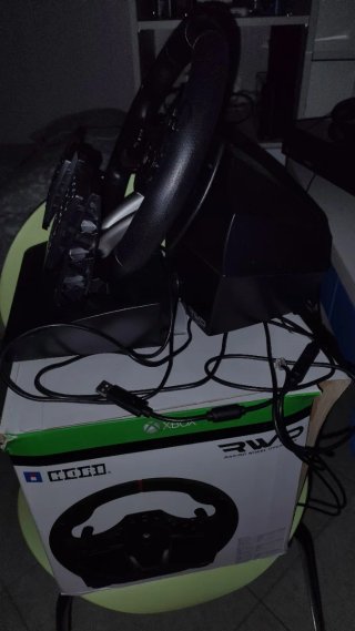 Volante HORI Racing per Xbox One e Windows