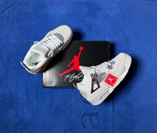 Air Jordan 4 Retro Frozen Moments