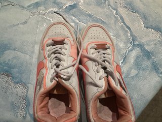 Zapatillas deportivas rosas y blancas