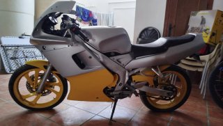 Yamaha TZR 50 gris y amarillo