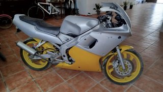 Yamaha TZR 50 gris y amarillo