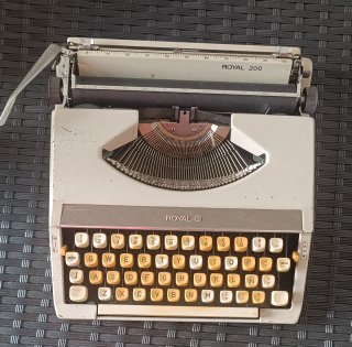 Máquina de escribir Royal 200
