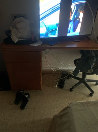 Escritorio madera y plástico