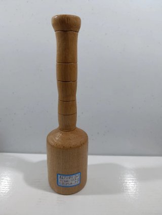 Mazo de madera para talla