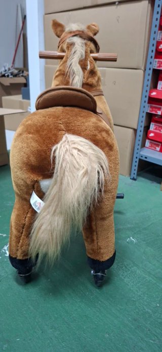 Caballito de peluche con ruedas
