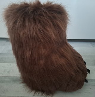Fursuit outdoor feet paws furry brown marron cafe
