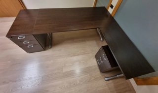 Mesa de oficina L con cajonera y archivador