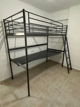 Cama litera IKEA con escritorio