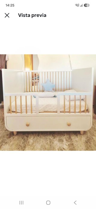 Cuna blanca con cajón y barrotes de madera