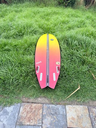 Tabla surf fish epoxy carbono, 5,11/ 37L