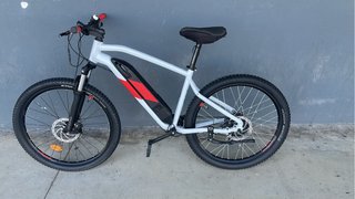 Bicicleta Eléctrica rockraider st100 blanca y roja