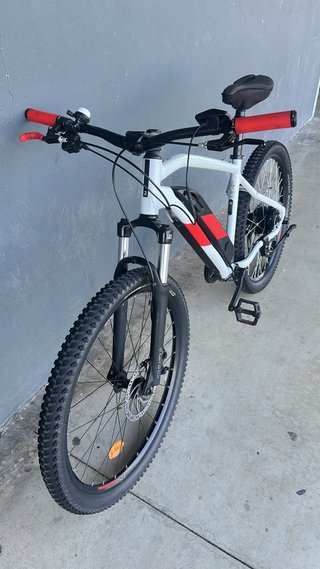 Bicicleta Eléctrica rockraider st100 blanca y roja