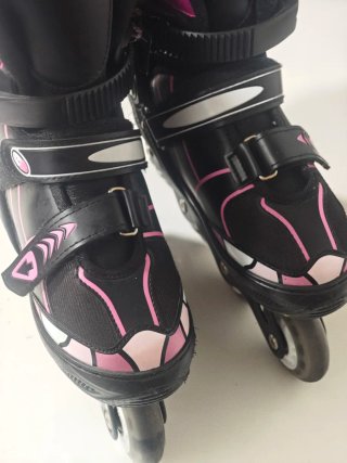 Patines en línea negros y rosas(35-38)