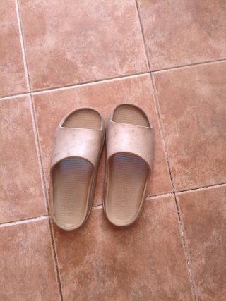 Chanclas beige