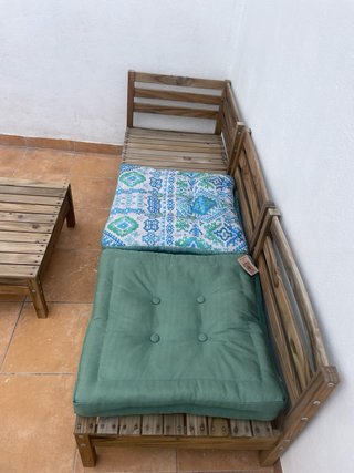 Conjunto terraza 3 sillones, mesa y dos cojines.