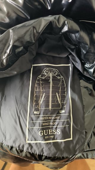 Abrigo Guess Negro Brillo Con Capucha